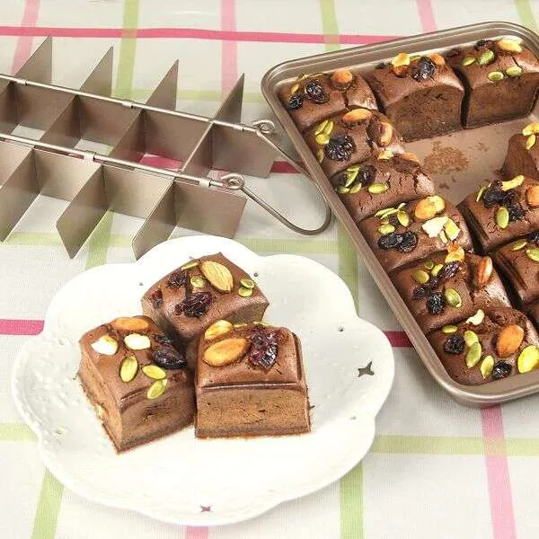 CakeyBakey - Baking pan with dividers